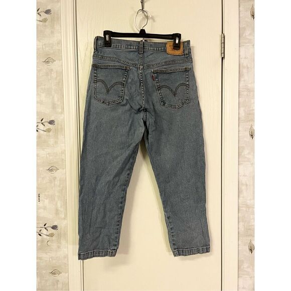 Levi’s Classic Slim Capris - Picture 2 of 4